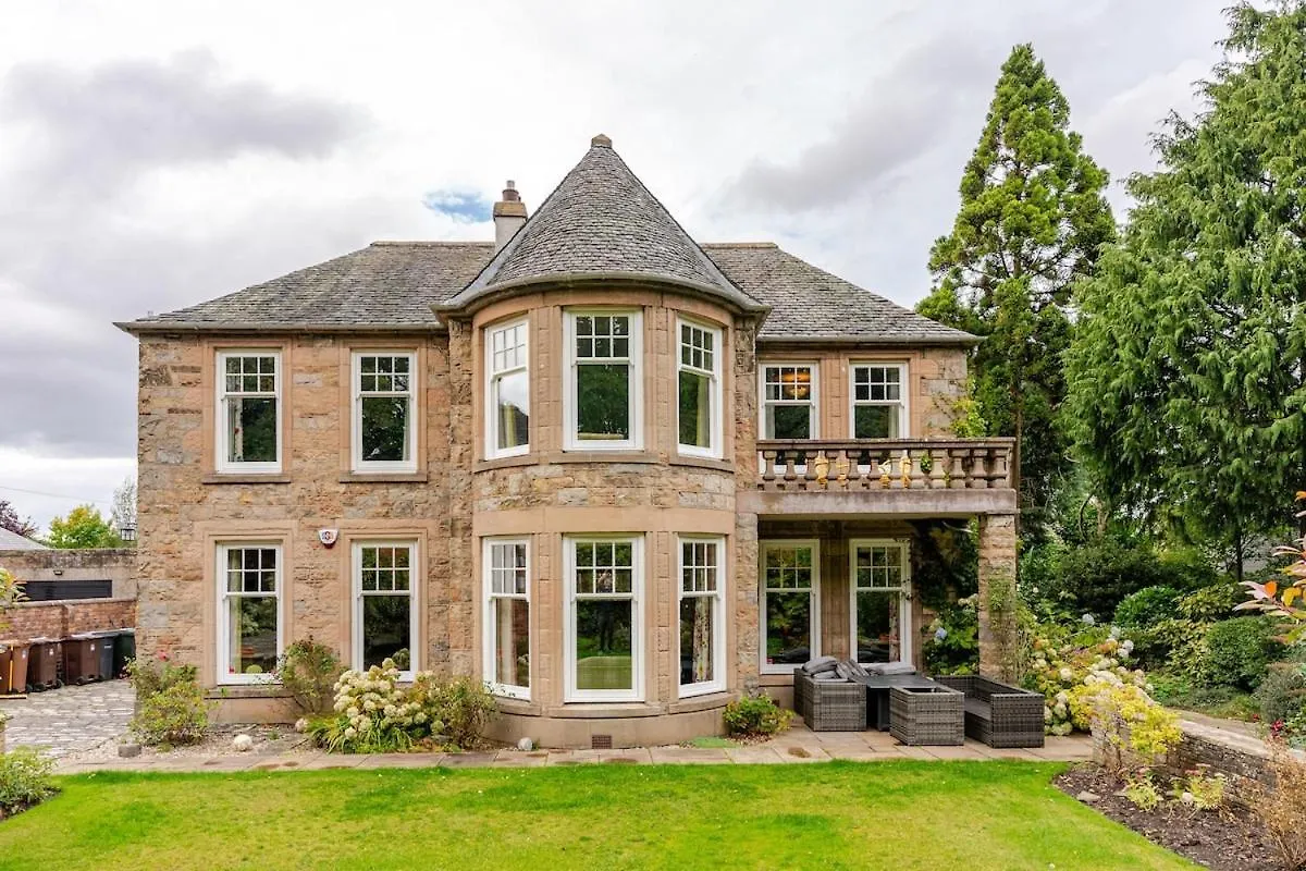 Amulree, Edinburgh City Villa